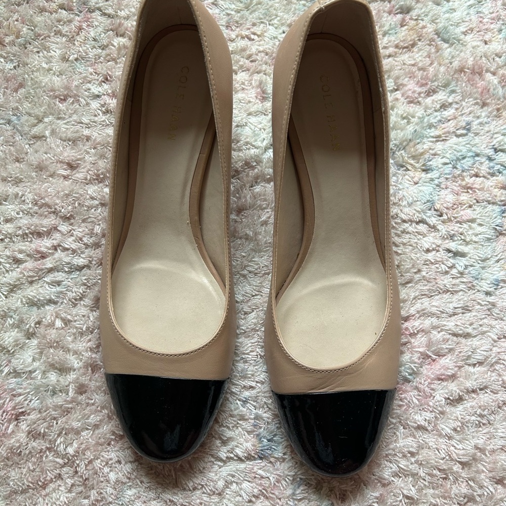 Cole Haan Women's Tan and Black Pumps